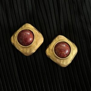 VINTAGE ‘MYKA’ GOLD SQUARE RED STONE Y2K CLIP ON STATEMENT EARRINGS